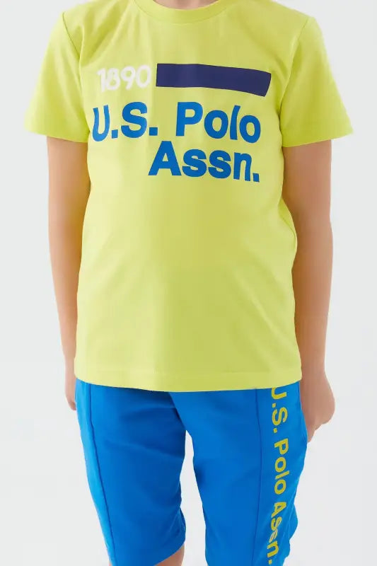 Çocuk US Polo Assn. kıyafeti.