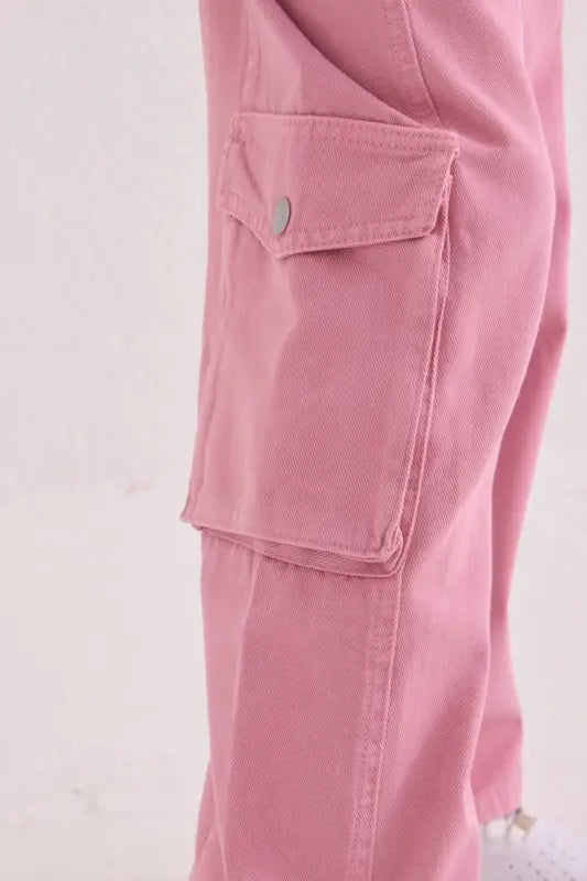 Cepli pembe kargo pantolon.