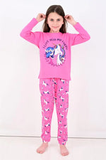 Pembe unicorn temalı pijama takımı.